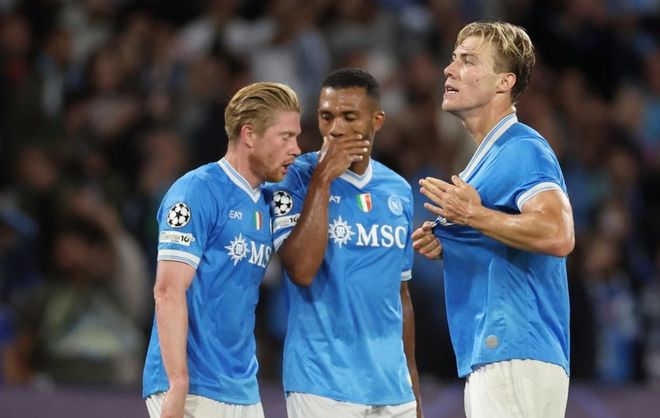 媒体人：亚泰其他工作人员好久没发薪了，坚持岗位是为爱发电